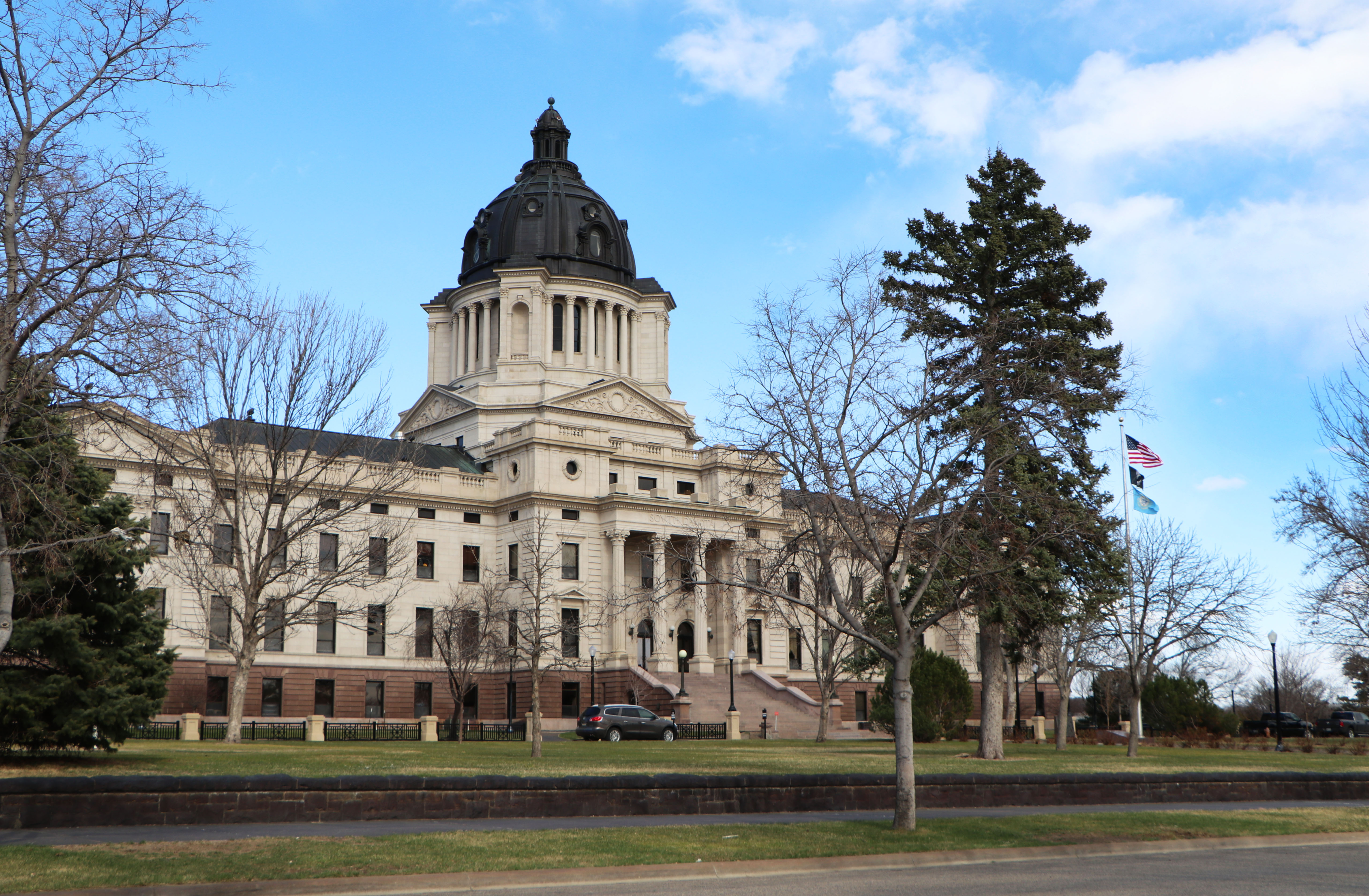 South Dakota grain dealer, US Bank working to avoid elevator shutdown - Vimarsana News